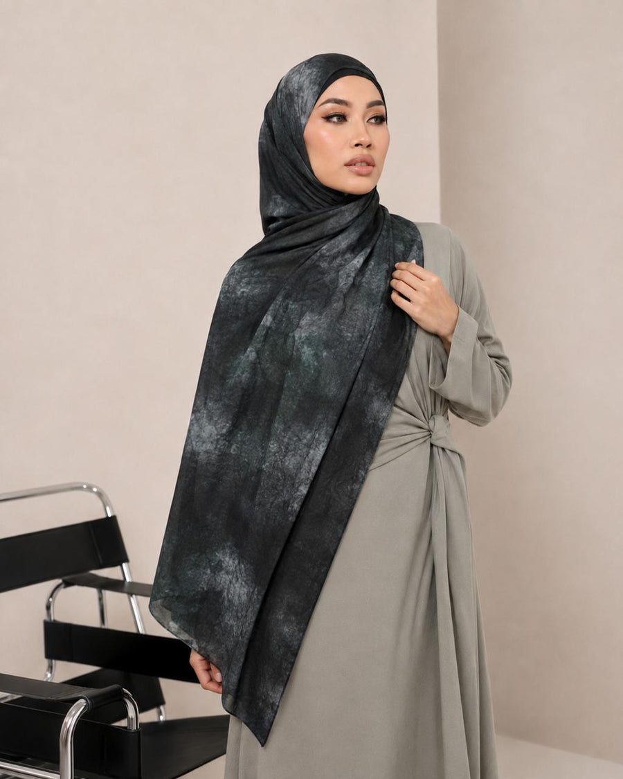Emerald Smoke am Model