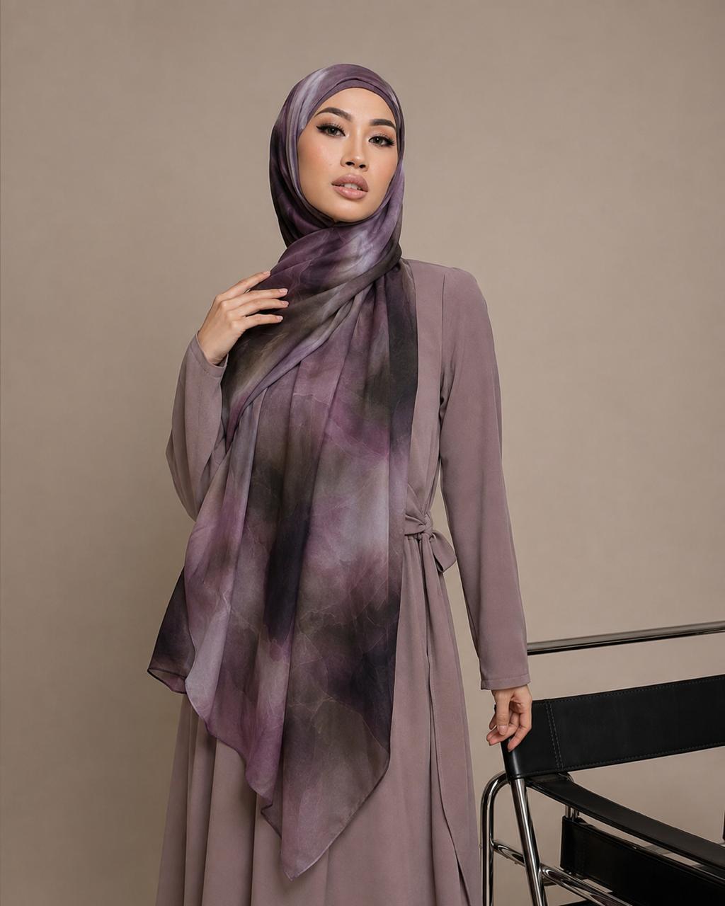 Mauve Shadow am Model
