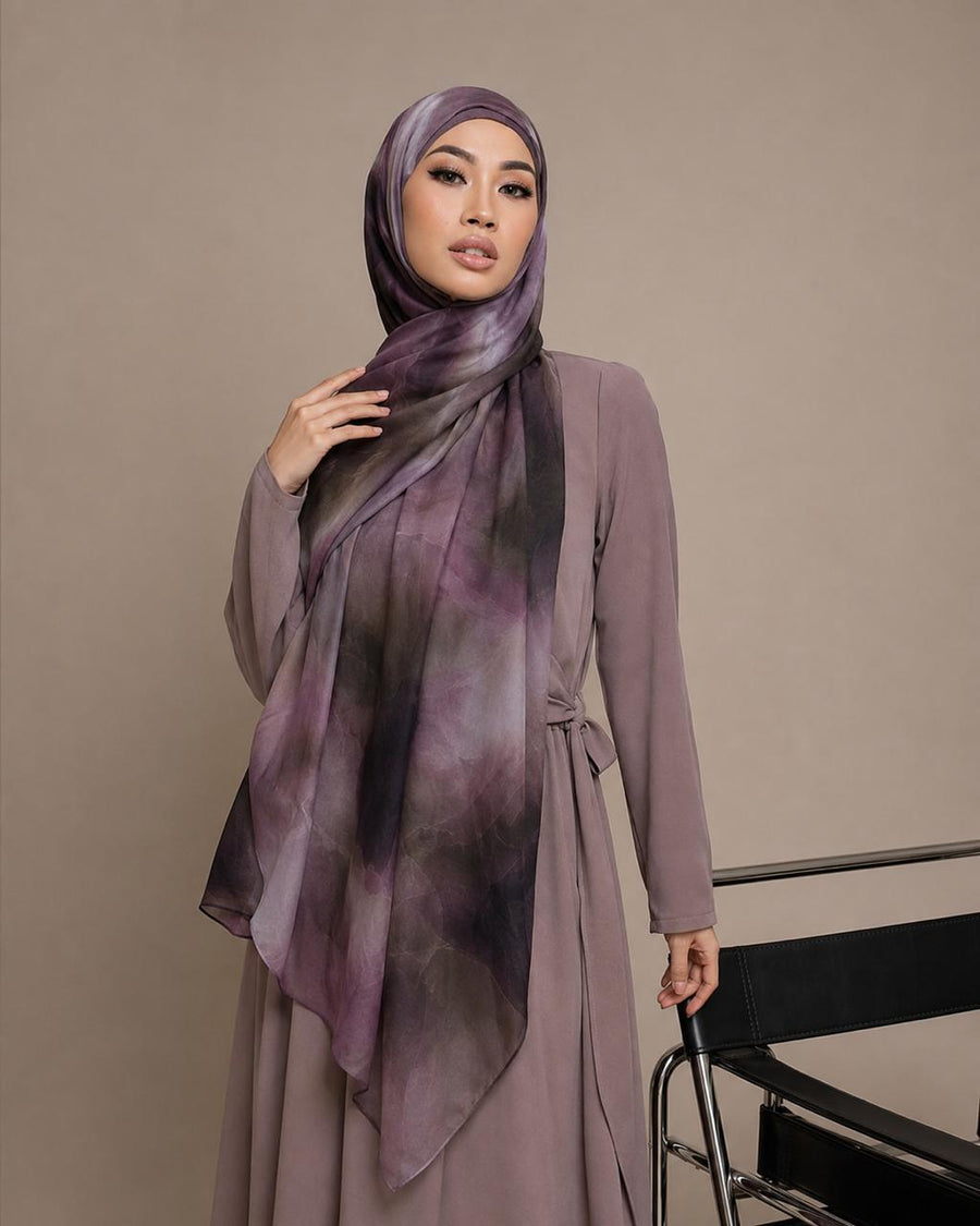 Mauve Shadow am Model